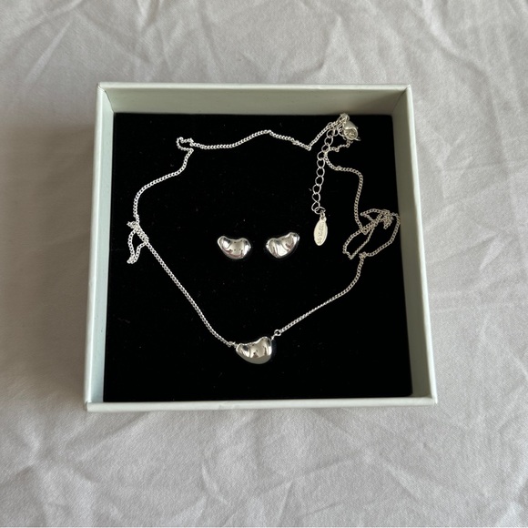 Sliver heart-shaped necklace & earnings set - Picture 1 of 1